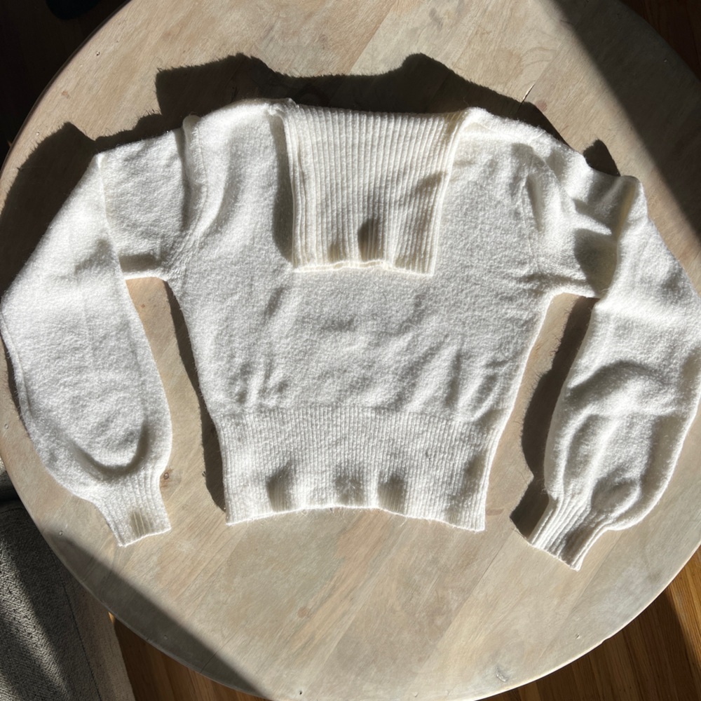 White crop turtleneck knitted sweater